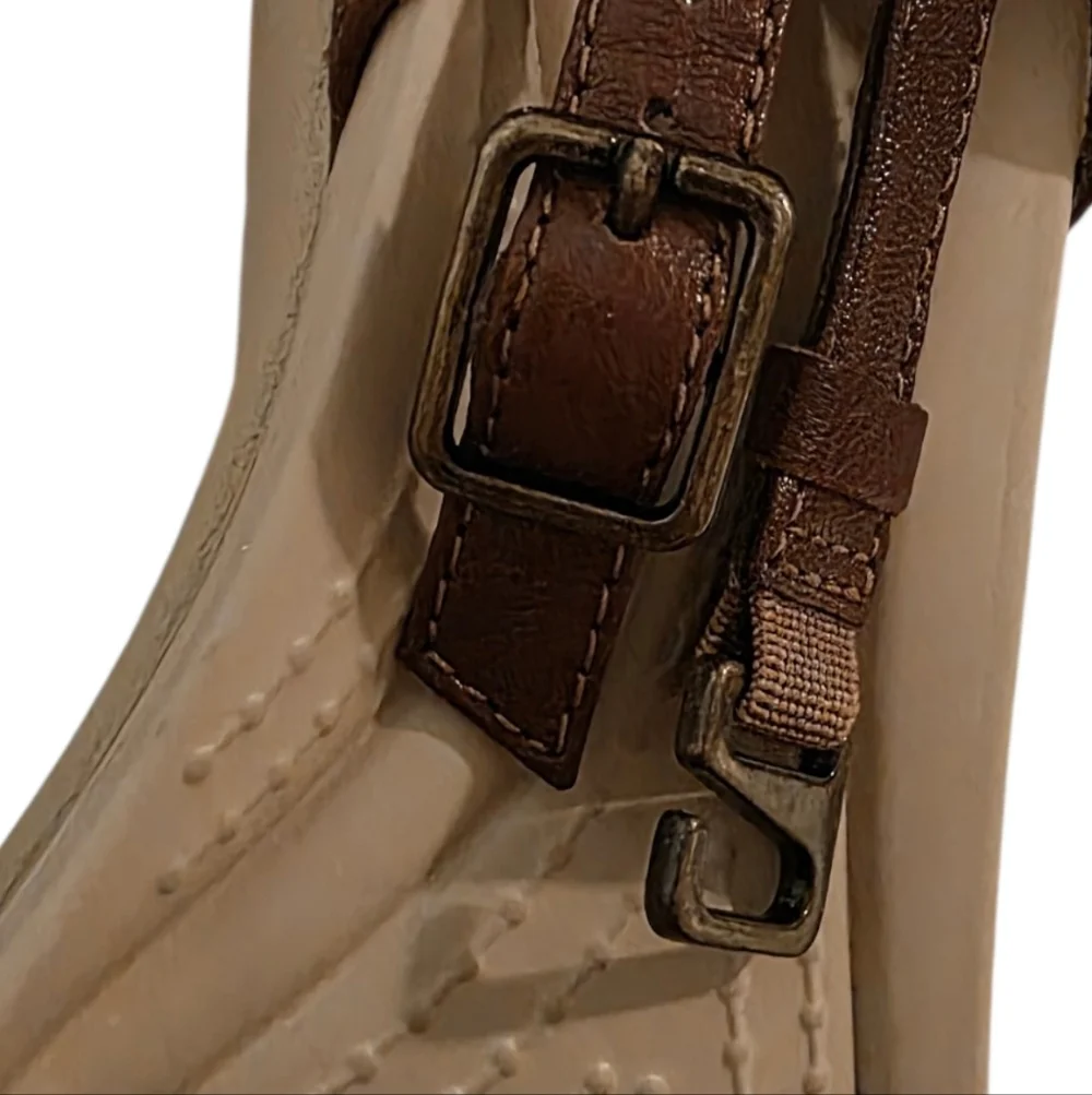 Crocs Leigh Ann Brown Leather Ankle Strap Wedge Sandal Size 6W - Picture 8 of 8